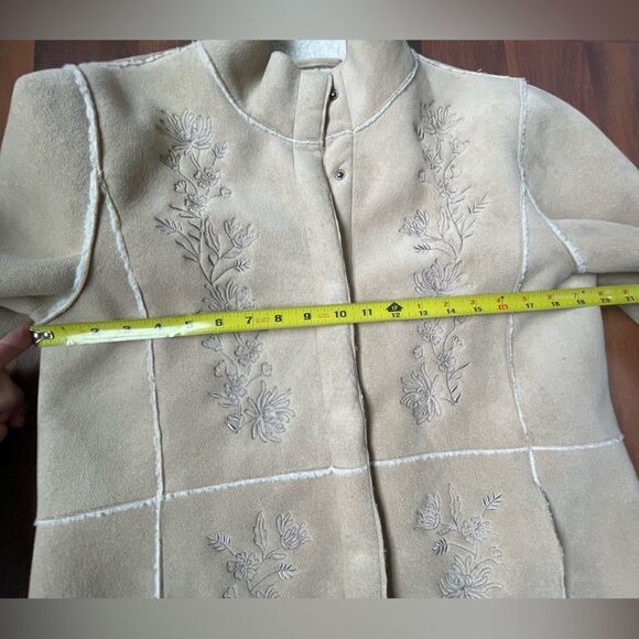 Izod faux suede shearling coat with embroidery size medium - Picture 7 of 8